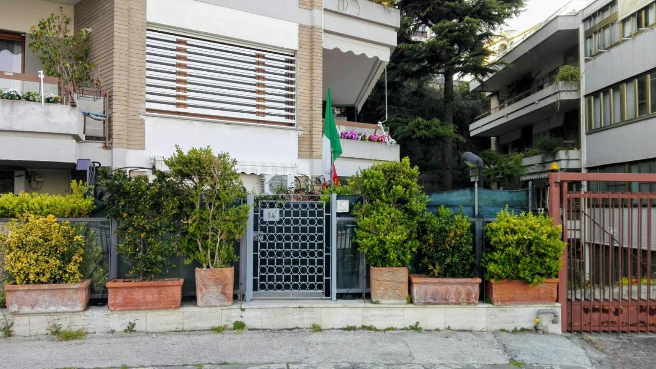 Monocamera Con Terrazzogiardino -Studette -Zona Panoramica Posillipo ナポリ エクステリア 写真