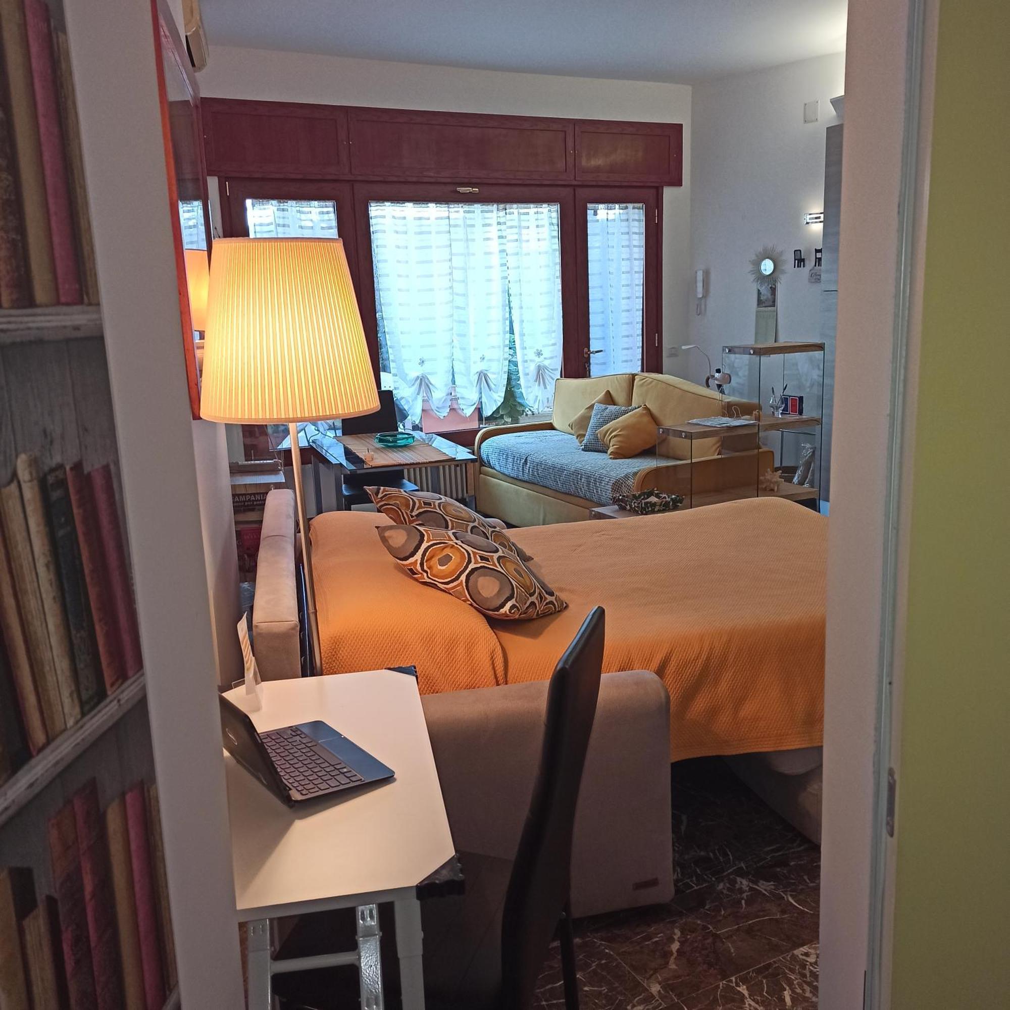 Monocamera Con Terrazzogiardino -Studette -Zona Panoramica Posillipo ナポリ エクステリア 写真