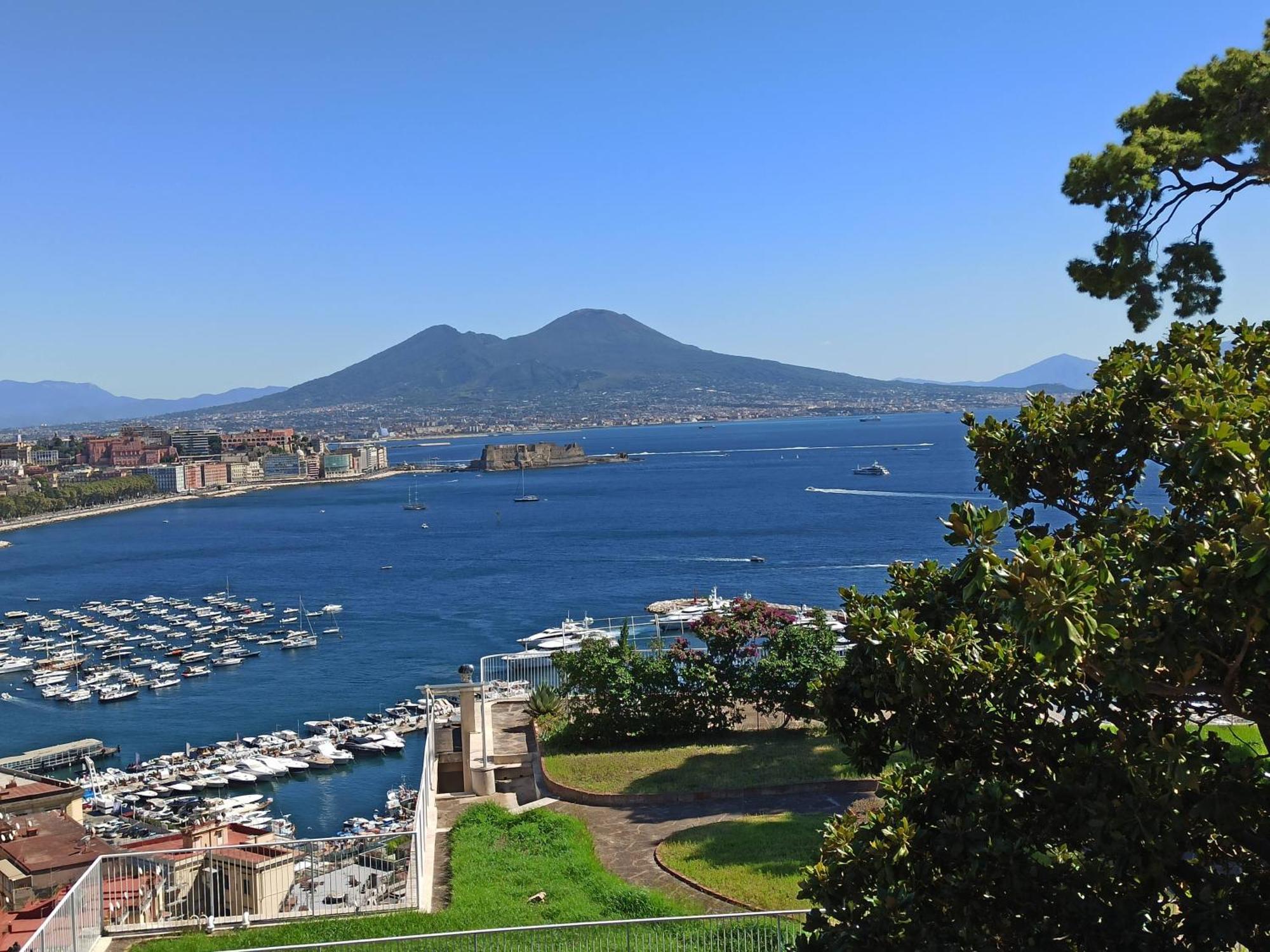 Monocamera Con Terrazzogiardino -Studette -Zona Panoramica Posillipo ナポリ エクステリア 写真