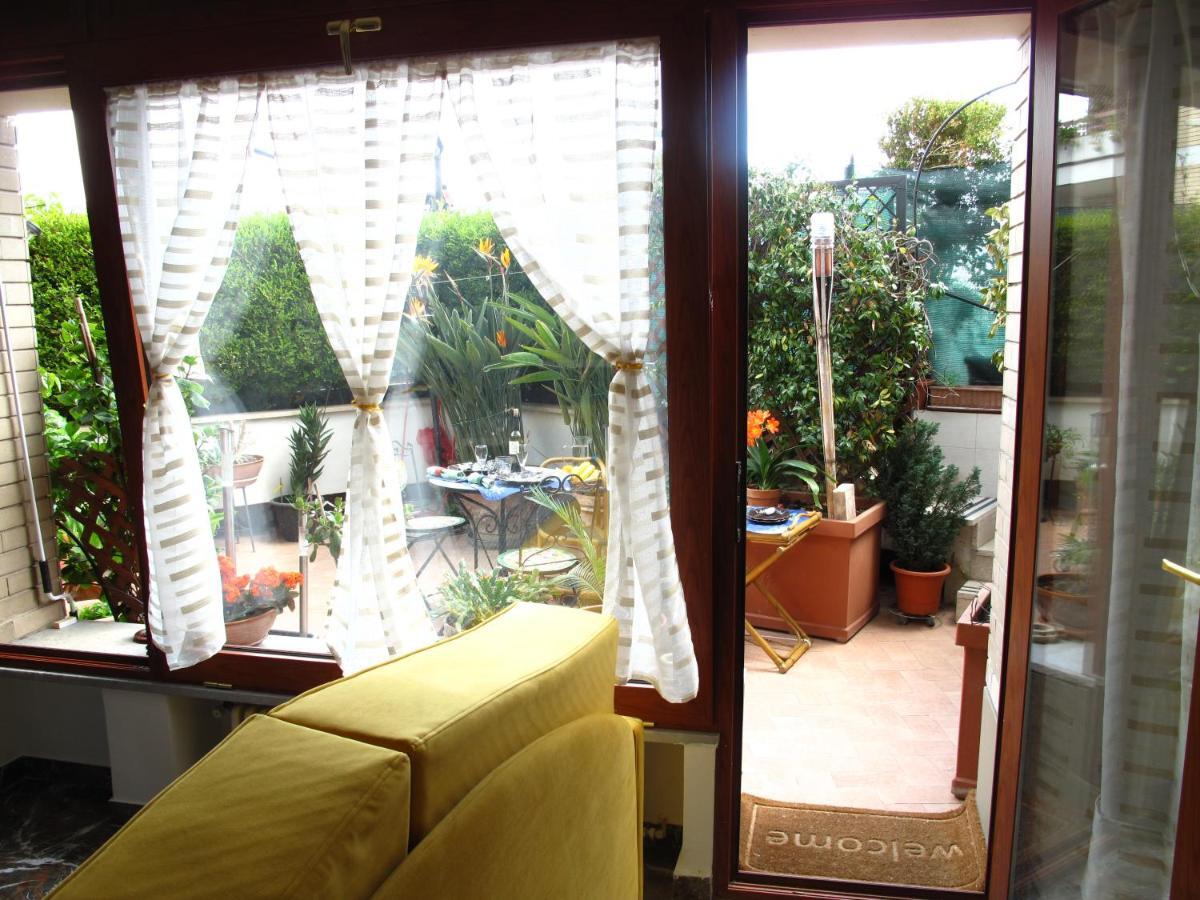 Monocamera Con Terrazzogiardino -Studette -Zona Panoramica Posillipo ナポリ エクステリア 写真